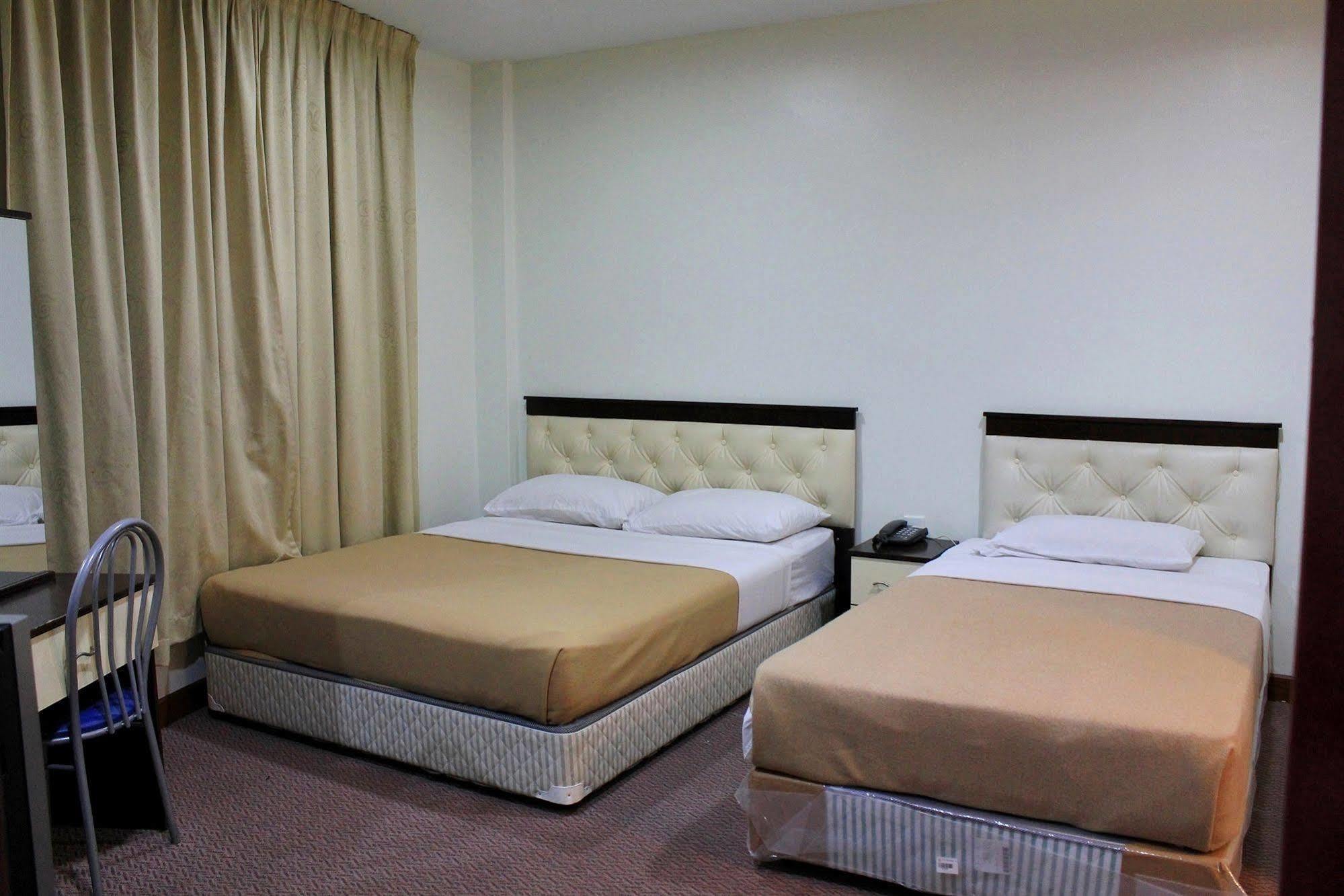 Hotel Qm Inn Malacca Exterior photo
